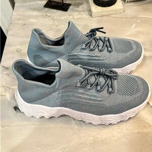 NWT Women’s Softball Stretchy sneakers size 9.5